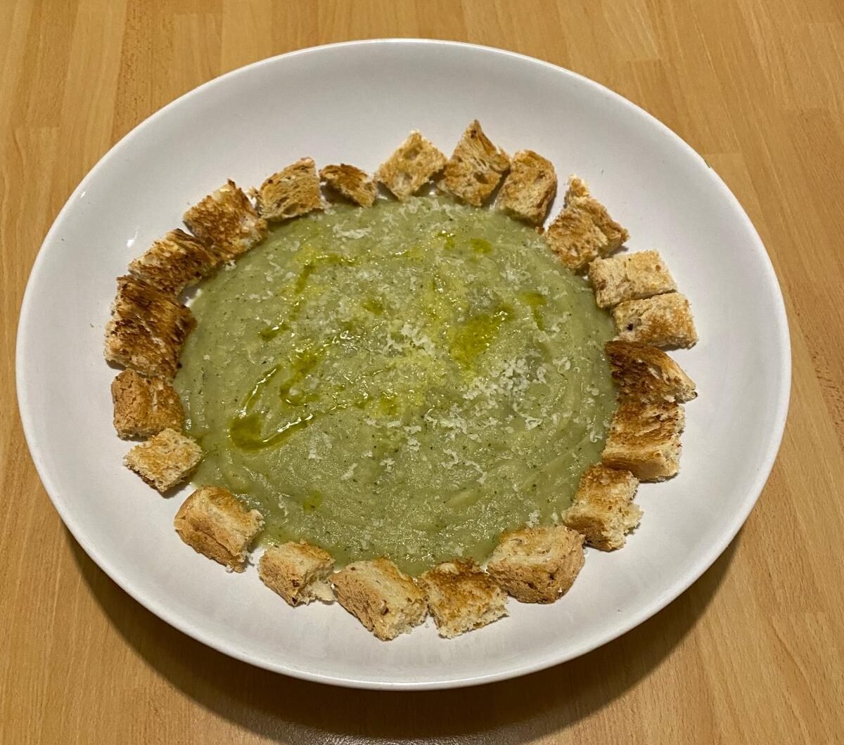 vellutata delicata di zucchine e crostini